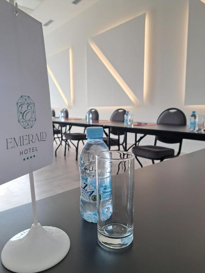 Hotel Emerald Gnojnice Exteriér fotografie